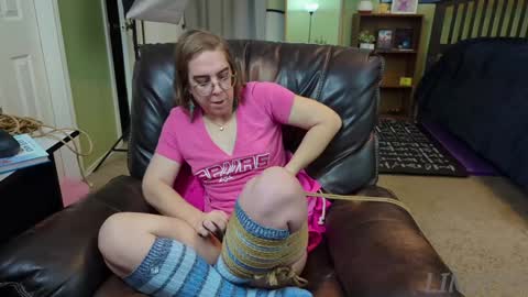 Snapshot of linzy19 chatting on December 5, 11:18 pm Linzy19 online show from December 5, 11:18 pm