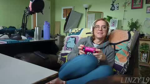 Snapshot of linzy19 chatting on February 21, 6:04 pm Linzy19 online show from February 21, 6:04 pm