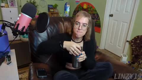 Snapshot of linzy19 chatting on February 24, 4:26 pm Linzy19 online show from February 24, 4:26 pm