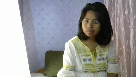 Snapshot of liora_selene chatting on December 18, 5:46 am liora online show from December 18, 5:46 am
