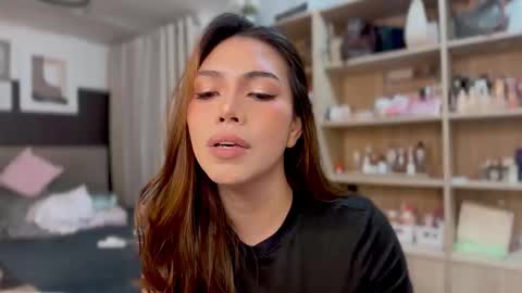 Liora of Ophir online show from November 15, 9:17 am