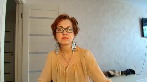 Liora Weiss online show from April 28, 10:20 am