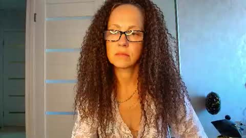 Liora Weiss online show from June 13, 8:56 am