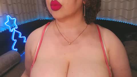 Snapshot of lipsaddiction chatting on December 29, 10:57 pm LIpsAddiction online show from December 29, 10:57 pm
