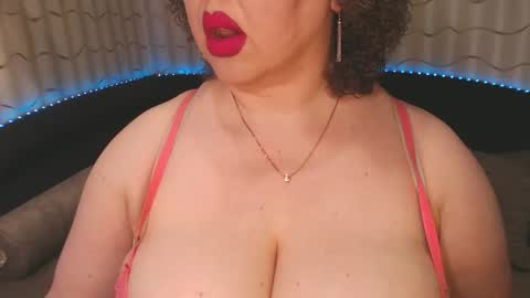 Snapshot of lipsaddiction chatting on February 12, 3:49 pm LIpsAddiction online show from February 12, 3:49 pm