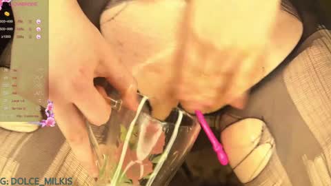 Snapshot of lipslollypop chatting on December 6, 3:33 pm Zoe online show from December 6, 3:33 pm