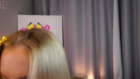 Amelia online show from November 18, 1:00 am