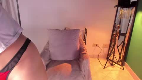 Snapshot of liry_kim chatting on June 9, 6:52 pm liry online show from June 9, 6:52 pm