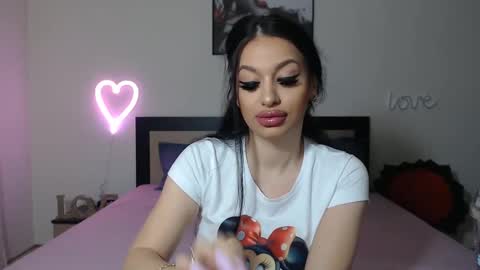 Snapshot of lisa104739 chatting on February 21, 11:43 pm Lisa online show from February 21, 11:43 pm