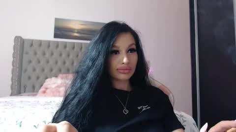 Snapshot of lisa104739 chatting on December 14, 8:35 pm Lisa online show from December 14, 8:35 pm