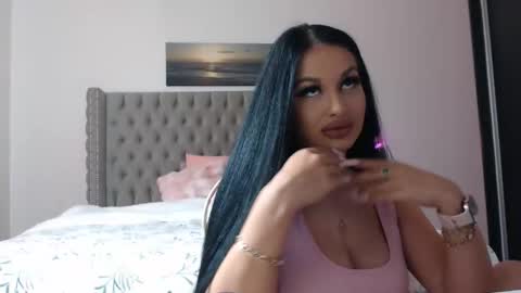 Snapshot of lisa104739 chatting on December 17, 8:37 pm Lisa online show from December 17, 8:37 pm