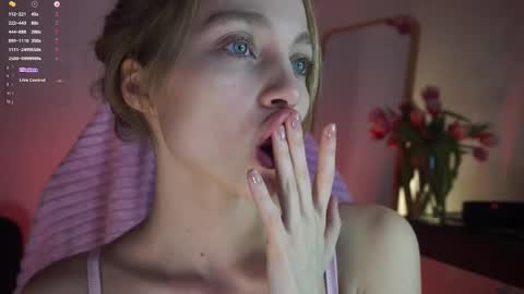 Lisa online show from December 20, 7:50 pm