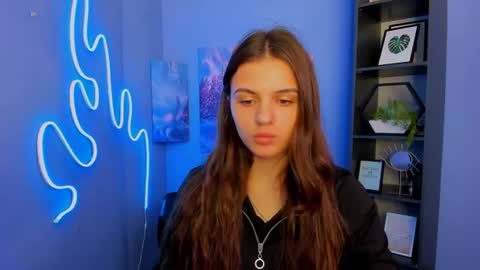 Snapshot of lisa_dark_ chatting on June 15, 9:44 am Lisa online show from June 15, 9:44 am