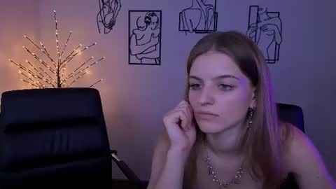 Snapshot of lisa_dark_ chatting on July 10, 9:45 am Lisa online show from July 10, 9:45 am
