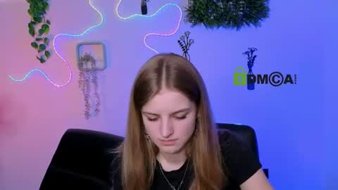Snapshot of lisa_dark_ chatting on July 30, 9:19 am Lisa online show from July 30, 9:19 am