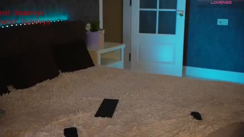 Snapshot of lisa_elfy chatting on June 23, 5:22 pm lisa_elfy online show from June 23, 5:22 pm
