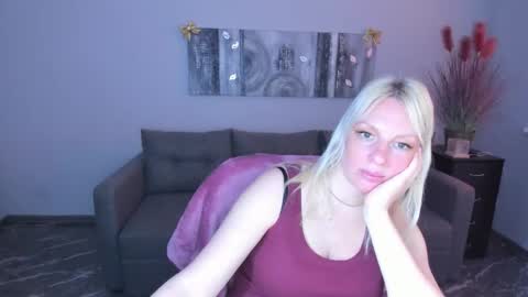 Snapshot of lisa_merritt chatting on June 2, 5:42 am lisa_merritt online show from June 2, 5:42 am
