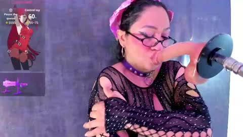 Snapshot of lisa_milf_ chatting on September 13, 2:11 am Lisa online show from September 13, 2:11 am