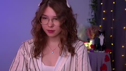  Lisa  online show from December 4, 7:44 pm