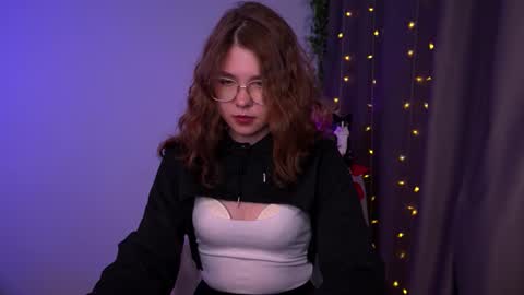  Lisa  online show from December 5, 9:00 pm