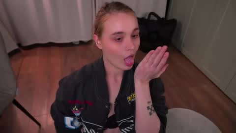 Elisabeth or Lisa online show from February 17, 8:15 pm