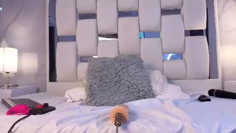Snapshot of lisa_sweetas chatting on June 19, 8:01 pm lisa_sweetas online show from June 19, 8:01 pm