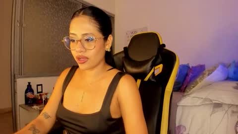 Lisa Thompson online show from November 4, 2:10 am