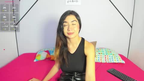 lisa white  online show from November 26, 1:01 pm