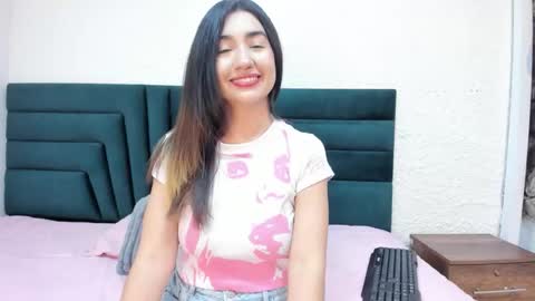 lisa white  online show from December 23, 4:32 am