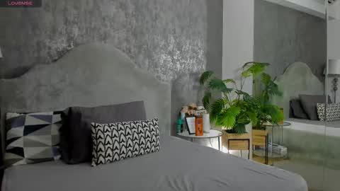 lisacroft online show from February 17, 7:49 am