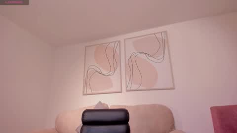 Lisa  Flowers online show from December 4, 11:08 am