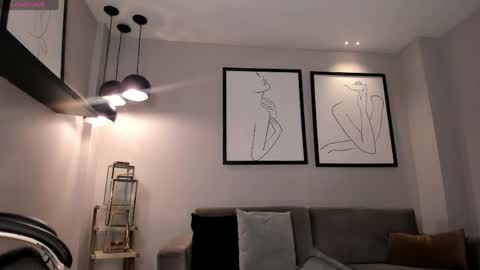 Lisa  Flowers online show from June 6, 10:53 am