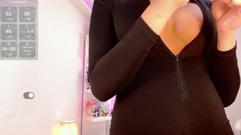 lisahadidd online show from February 14, 5:51 am