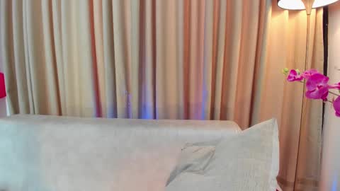 LisaHadwiin online show from February 15, 9:37 pm