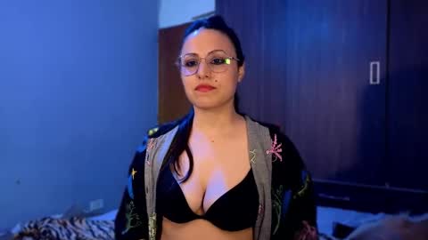 lisainthesky online show from March 25, 9:54 pm