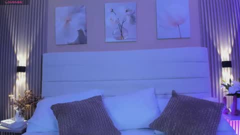 Snapshot of lisalain chatting on June 4, 12:00 pm lisa online show from June 4, 12:00 pm