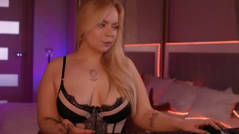 Lisa online show from May 18, 7:36 am