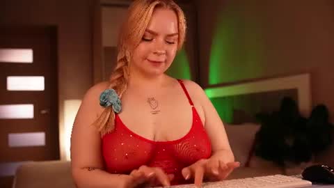 Lisa online show from July 4, 5:57 am
