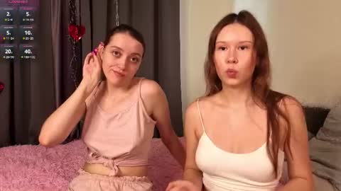 Snapshot of lisanelsona chatting on July 16, 1:11 am Hello our names are Kate and Alice this is our first day here. online show from July 16, 1:11 am