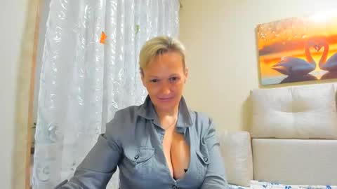 Snapshot of lisasimsx chatting on July 17, 12:17 am Lisasimsxs online show from July 17, 12:17 am
