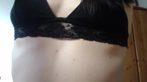 Snapshot of lisaskybaby chatting on May 6, 5:57 am Lisaskybaby online show from May 6, 5:57 am