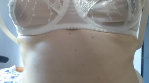 Snapshot of lisaskybaby chatting on June 29, 7:03 am Lisaskybaby online show from June 29, 7:03 am