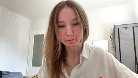 Snapshot of lisasmall chatting on June 10, 2:27 pm lisasmall online show from June 10, 2:27 pm