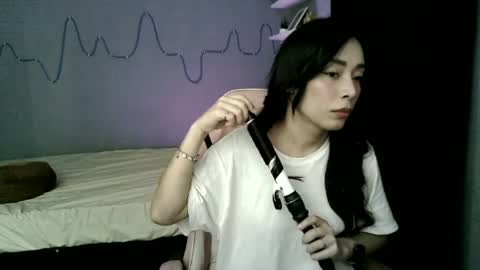 Xinli Su online show from June 28, 4:57 pm