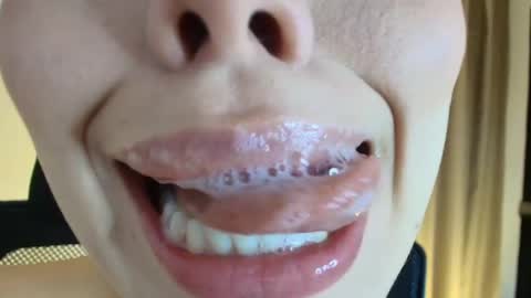 Snapshot of lisbet_21x chatting on May 7, 10:04 pm Lisbet online show from May 7, 10:04 pm