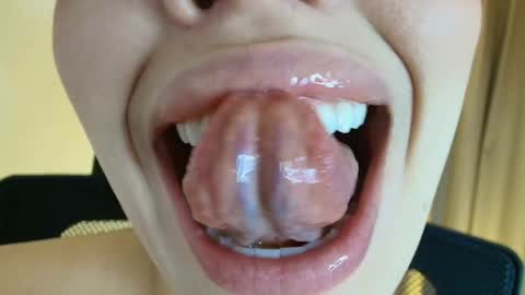 Snapshot of lisbet_21x chatting on May 15, 9:55 pm Lisbet online show from May 15, 9:55 pm