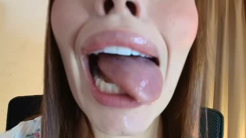 Snapshot of lisbet_21x chatting on May 23, 2:10 pm Lisbet online show from May 23, 2:10 pm