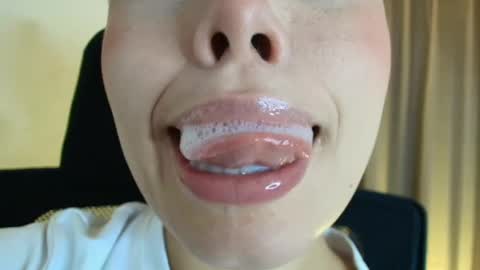 Snapshot of lisbet_21x chatting on May 26, 9:55 pm Lisbet online show from May 26, 9:55 pm
