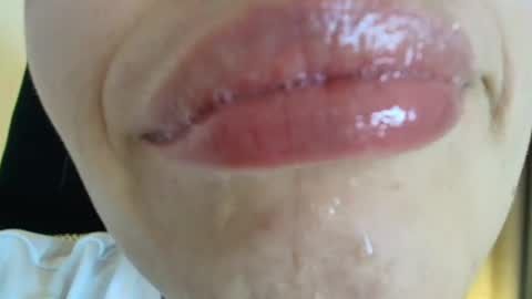 Snapshot of lisbet_21x chatting on May 27, 2:19 am Lisbet online show from May 27, 2:19 am