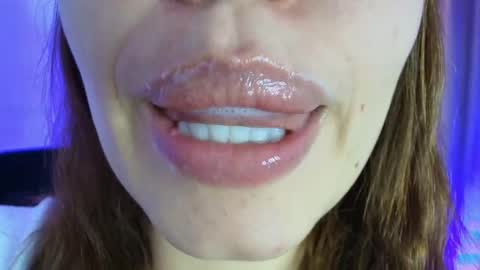 Snapshot of lisbet_21x chatting on May 27, 10:18 pm Lisbet online show from May 27, 10:18 pm